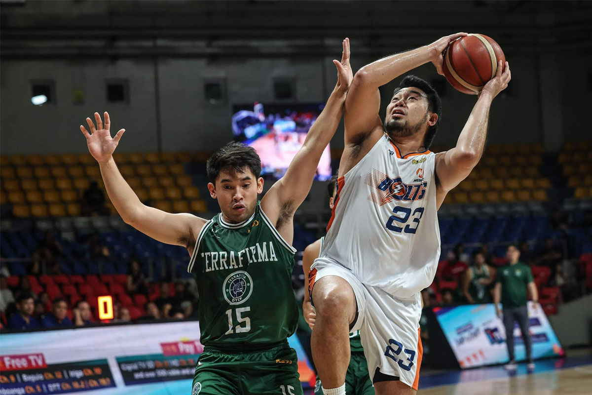 世体预测曼城vs皇马首发：哈兰德PK姆巴佩，巴尔韦德任右后卫.